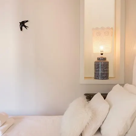 Boutique - Little Treasure Apartment